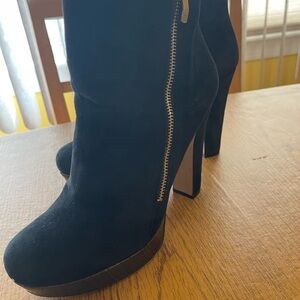 Vince Camuto Black Heeled Boots with Chunky Block Heel